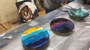 Как защитить работу из эпоксидной смолы от царапин?