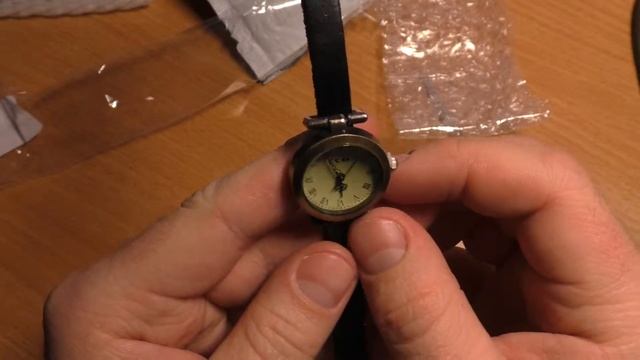 Кварцевые винтажные наручные часы CCQ с римскими цирфрами смотреть онлайн