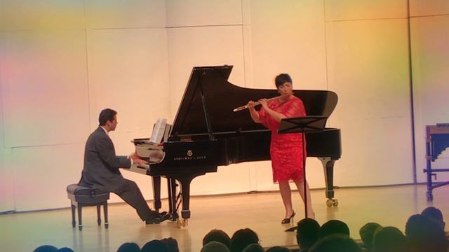 Burton Sonatina for Flute and Piano, I. Allegretto grazioso смотреть онлайн
