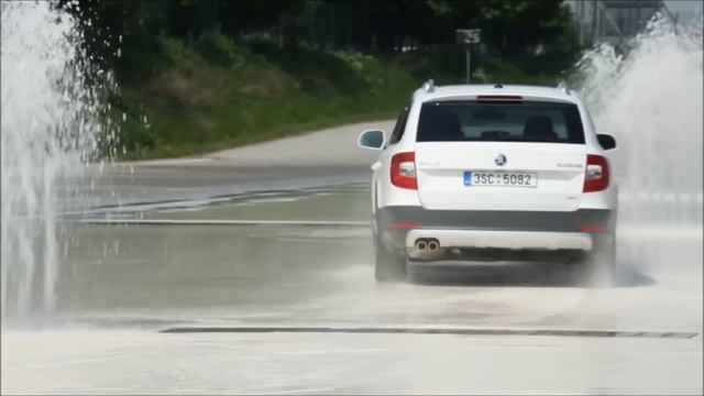 Skoda Superb Combi Outdoor 4x4 смотреть онлайн