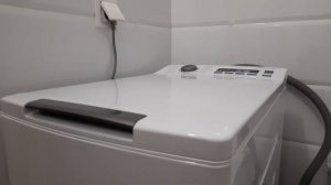 Вертикальная стиральная машинка Weissgauff WM 40275 TD, как работает при отжиме.