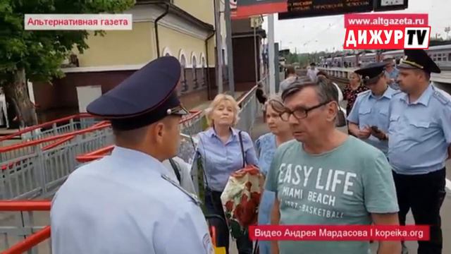В Сергиеве Посаде разогнали пенсионеров смотреть онлайн