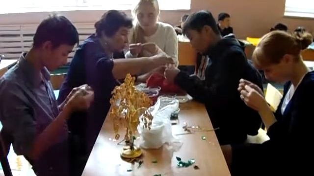 Клуб Фортуна Мастер-Классы. Изготовление цветов, деревьев из пайеток. Газетное плетение смотреть онлайн