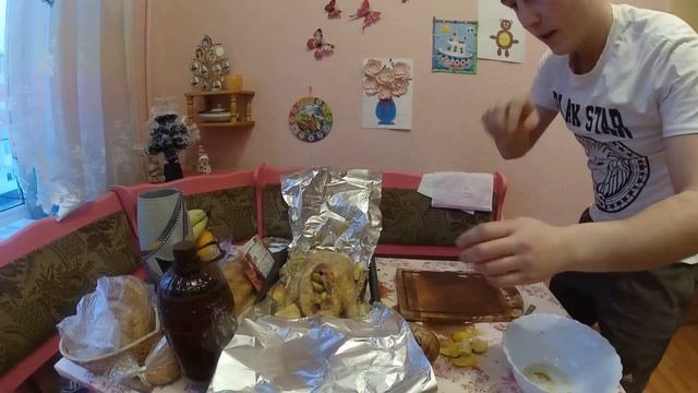 Утка в духовке с яблоками. смотреть онлайн