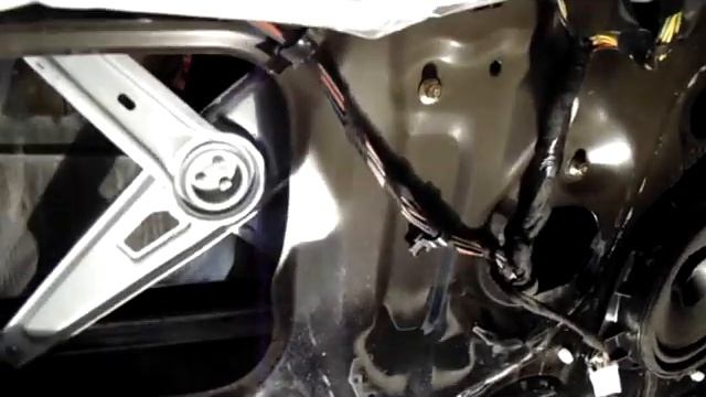 ЛИФАН Х-60   РЕМОНТ ТРАПЕЦИИ СТЕКЛОПОДЪЁМНИКА.