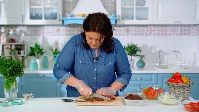 Готовим с Адель Выпуск №5 (шоколадный пирог, тушенная печень, баклажаны с чесноком и зеленью) смотреть онлайн