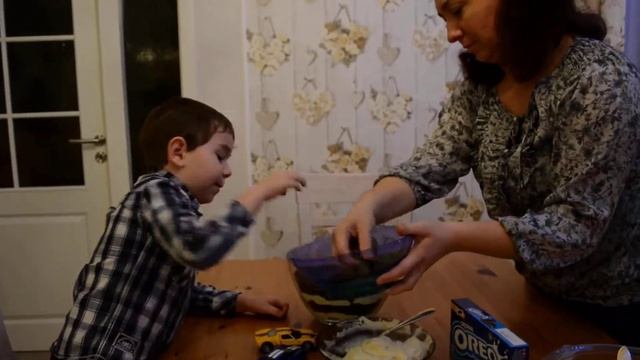 Готовим с Сашей очень вкусный десерт "Oreo"! смотреть онлайн