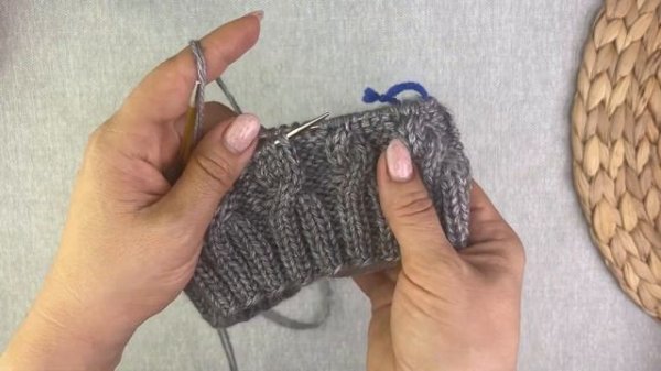 Мастер-класс шапка спицами резинкой 2 на 2 с красивым отворотом.