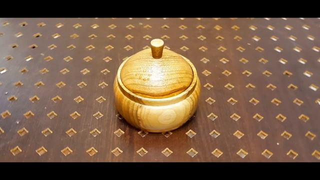 Как зарабатывать на токарном станке. Горшочек из грецкого ореха. (wood lathe. A pot of walnuts.) смотреть онлайн
