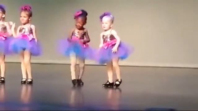 С платьем от Santa Barbara... можно всё смотреть онлайн