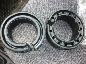 Установка межвитковых проставок в пружины.