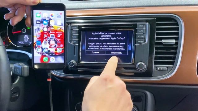 Улучшаем новенький VW New Beetle - Беспроводной CarPlay, камеры и омыватель камеры заднего вида смотреть онлайн