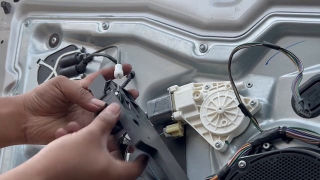 Como Cambiar Puerta Manija Interior Ford Fusion 2006 - 2012 смотреть онлайн