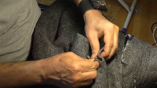 Мужское пальто Конечная утюжка, пришивание пуговиц видео №23 смотреть онлайн