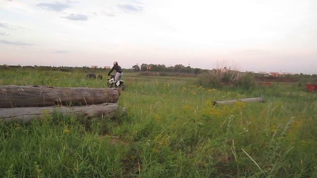 Тренировка с бревнами на кросаче Kawasaki KX250 смотреть онлайн
