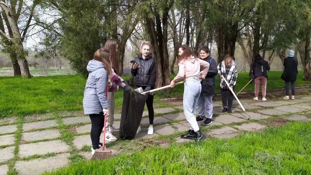 НГГТИ принимает участие в общегородском субботнике смотреть онлайн