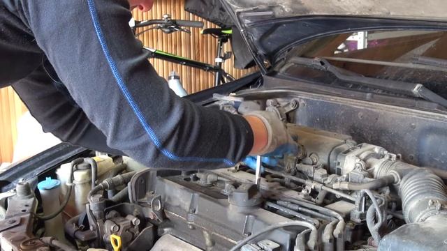 Замена свечей и топливного фильтра на Hyundai Accent смотреть онлайн