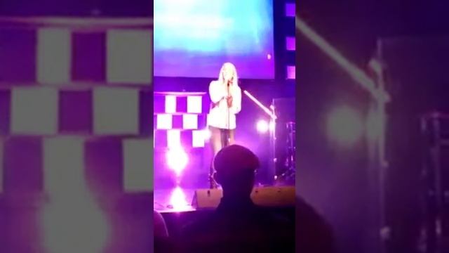 Carrie Underwood Something in the water cover смотреть онлайн