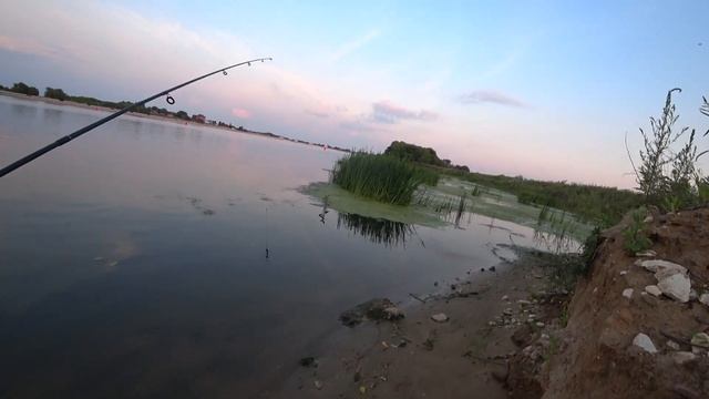 Рыбалка на Оке! Вечерний спиннинг! Рыбалка закончилась на лавочке у дома! смотреть онлайн