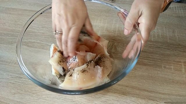 Щука в сметане на сковороде. смотреть онлайн