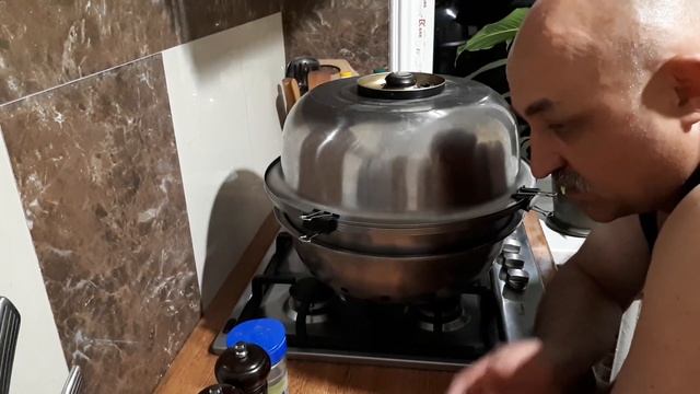 Морской окунь на самодельном угольном гриле в квартире смотреть онлайн