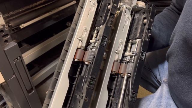 KonicaMinolta c224e замена податчика бумаги 1 и 2 лотков смотреть онлайн