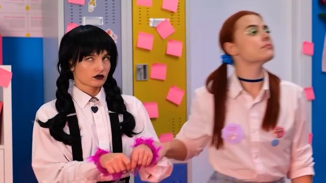 Wednesday VS Enid In School || Good Student VS Bad Student | DIY School Supply Ideas by Bla Bla Jam смотреть онлайн