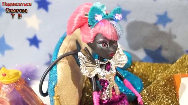 Мультики куклы Монстер Хай Кэтти Нуар у Хоулин Вульф с подарком и странным письмом видео на русско смотреть онлайн