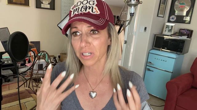 Debbie Gibson Reaction to Kelly Clarkson Singing "Lost In Your Eyes" смотреть онлайн