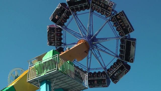 Карусель "Вниз головой". Винпёрл. Нячанг. Вьетнам. 20.05.2014 смотреть онлайн