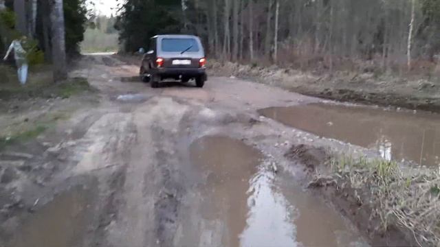 НИВА в стоке. Лёгкий оффроуд. #авто #nivaoffroad #ниватюнинг #ниваоффроуд #nivatuning #terencyi