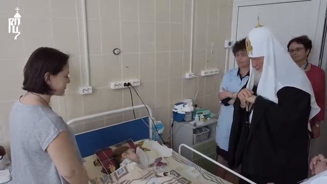 В праздник Пасхи Святейший Патриарх Кирилл посетил Морозовскую детскую больницу в Москве смотреть онлайн
