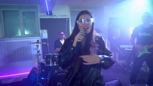 NONSTOP - УГОНЩИЦА