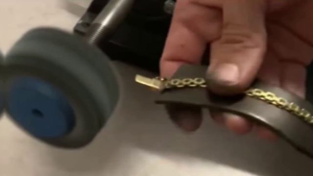 देखिए सोने की फैक्ट्री मे सोने के ज़ेवर कैसे बनाए जाते है Gold Jewellery Making Process смотреть онлайн