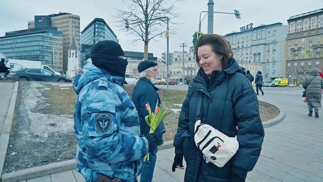 Столичные росгвардейцы поздравили женщин с 8 марта! смотреть онлайн