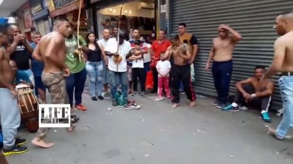 SCISSORS TECHNIQUE IN CAPOEIRA! / ТЕХНИКА НОЖНИЦ В КАПОЭЙРЕ!