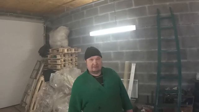 Гараж (часть 4). Доделали верстак . Поздравление с (Днём Защитника Отечества ). смотреть онлайн