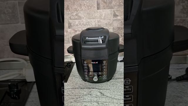Сравнение на моделите INSTANT POT PRO CRISP и ULTIMATE