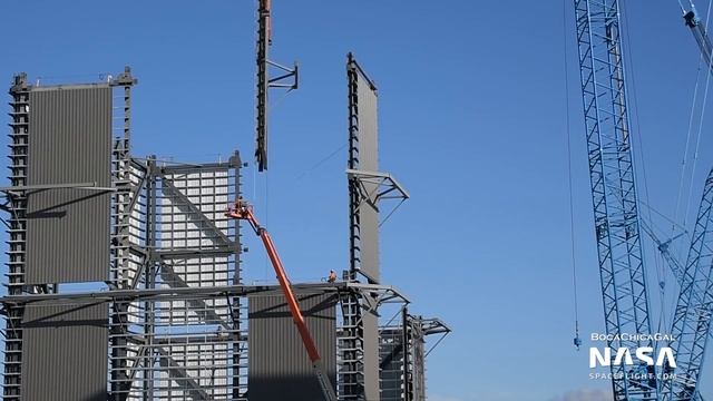 SpaceX Boca Chica - High Bay Level 2 - Forward Dome Sheathed смотреть онлайн