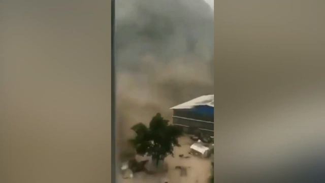 10 minutes ago! Large-scale flood in China! Sichuan and Wanzhou are in mourning! смотреть онлайн