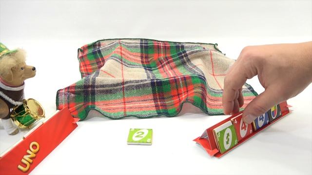 UNO Milk Chocolate Edition Board Game - Elfie Update - Drum Battle! смотреть онлайн