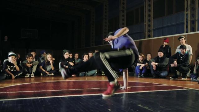 Кирюха vs. Саша Ч - зимний лагерь Волнорез 2015 смотреть онлайн