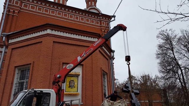 Установка Креста на могилке о. Василия смотреть онлайн
