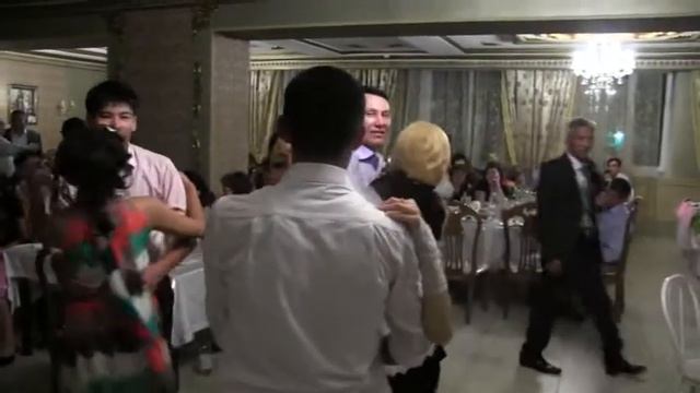 Певец на свадьбе! смотреть онлайн