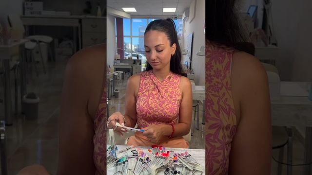 Ето какво изнервя твоят маникюрист #shorts смотреть онлайн