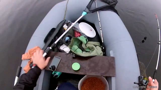Ловля плотвы с лодки смотреть онлайн