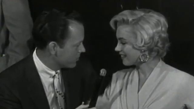 Marilyn Monroe interview at Idlewild Airport смотреть онлайн
