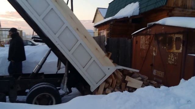 Наша доставка дров грузовиком самосвалом. Гарантия объёма и качества. смотреть онлайн