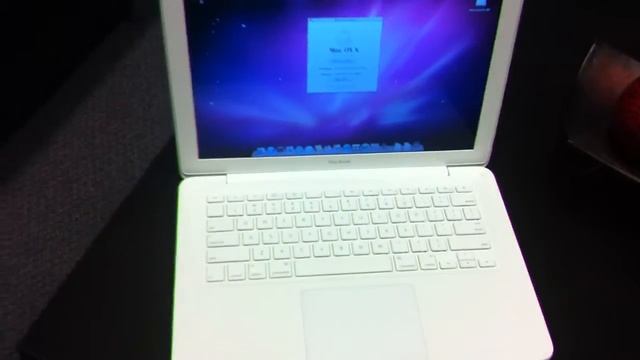 Apple MacBook 2.26GHz C2D/2GB/250GB MC207LL/A Late 2009 смотреть онлайн