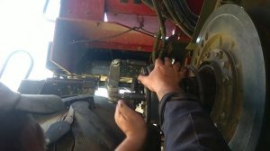 Практические испытания приспособления для шкива барабана на комбайне Полесье GS 12.